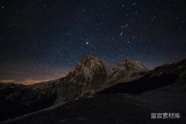 高清摄影 星空下的雪山
