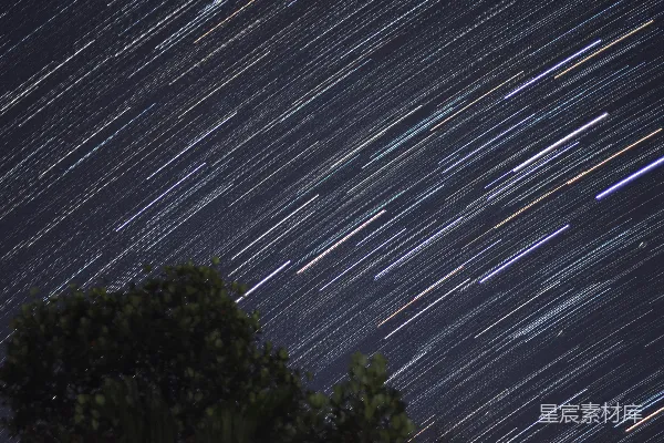 高清摄影 流星雨下的夜空