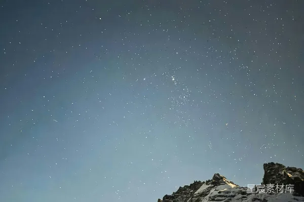 高清摄影 星河下的雪山