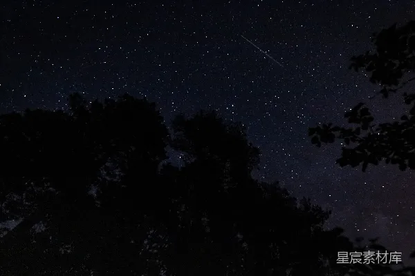 高清摄影 夜空中的流星