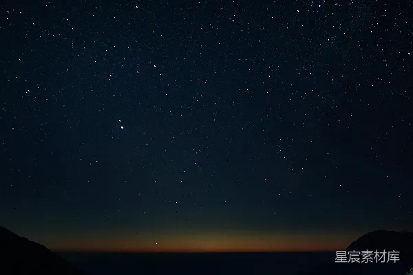 高清摄影 璀璨星空下的山谷