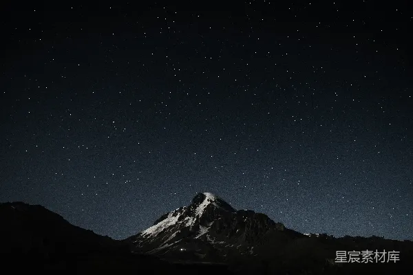 高清摄影 星河下的雪山