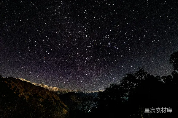 高清摄影 星空下的山脉