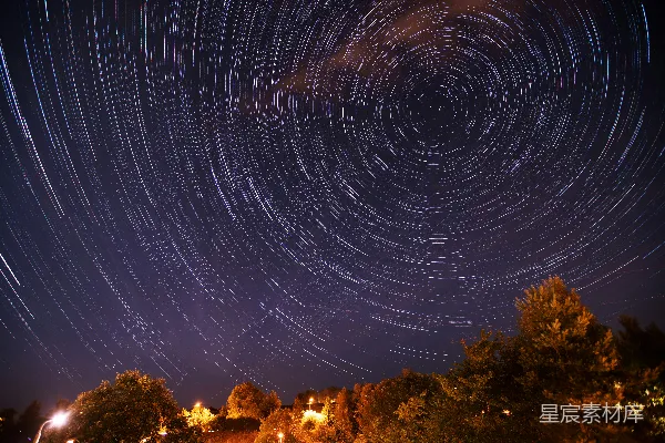高清摄影 星轨旋转下的夜空