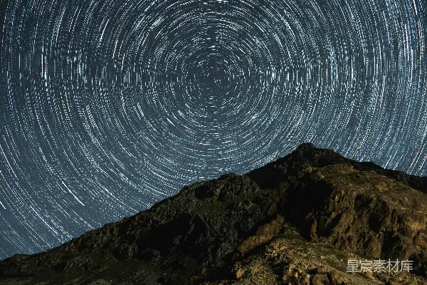 高清摄影 星轨下的岩石