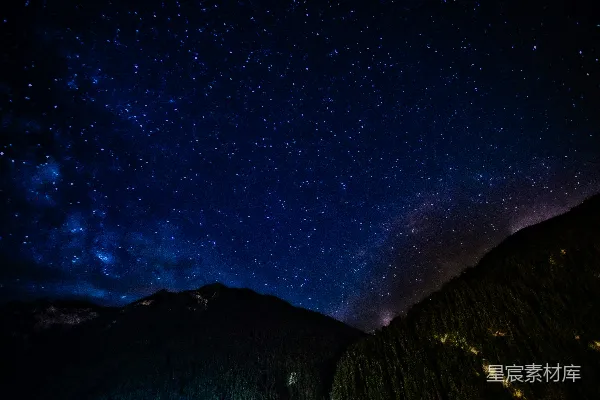 高清摄影 夜空下的山脉