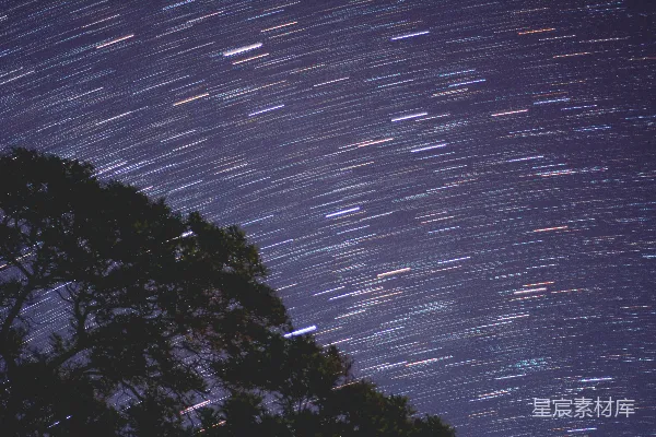 高清摄影 星轨下的夜空