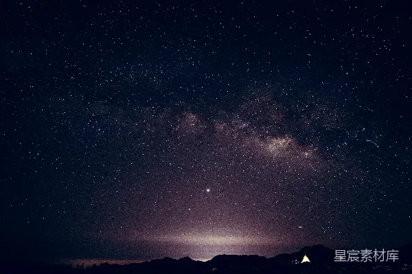高清摄影 璀璨星河下的静谧夜晚