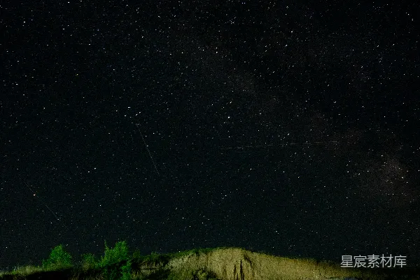 高清摄影 星河夜空下的自然美景