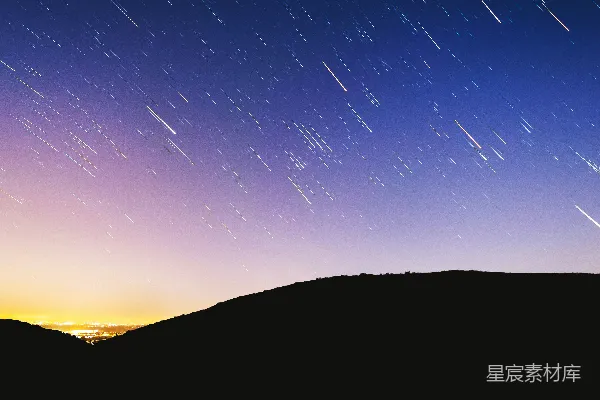 高清摄影 流星雨下的山丘