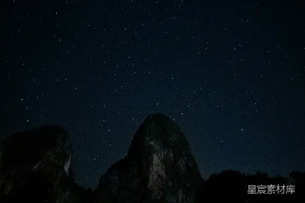 高清摄影 夜空下的山峰