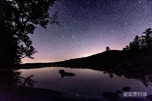 高清摄影 静谧湖畔的夜空