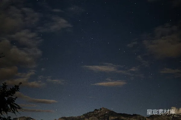 高清摄影 夜幕下的山峰