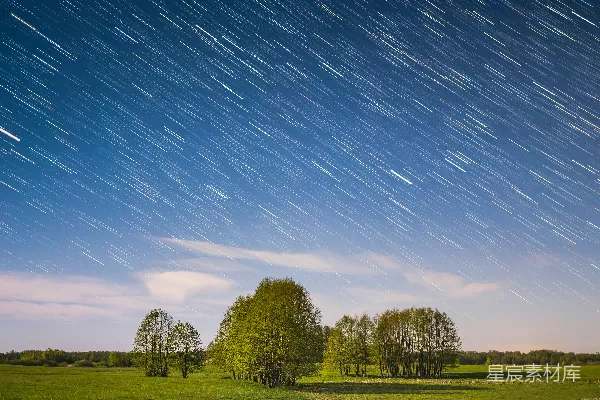 高清摄影 流星雨下的宁静田野