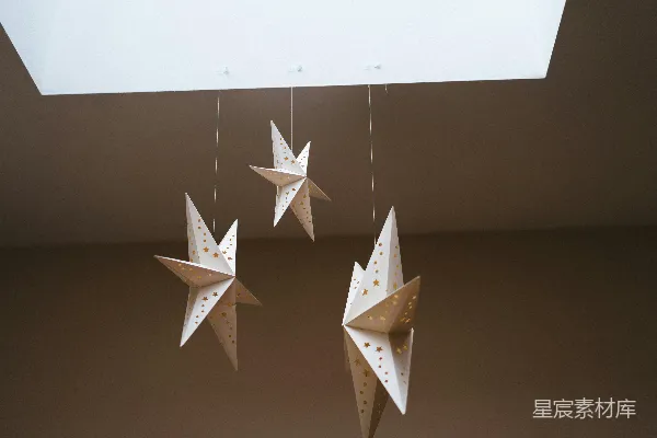 高清摄影 悬挂的纸星星装饰