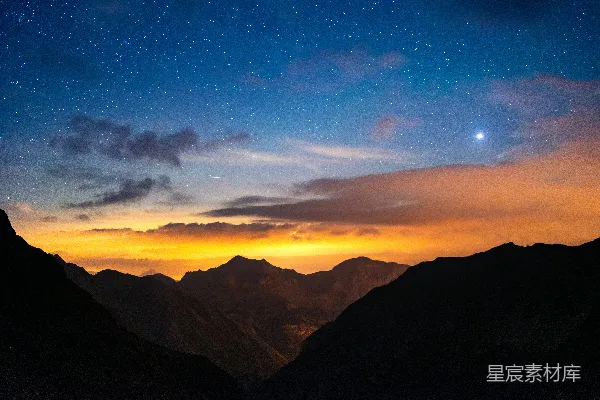 高清摄影 夜空下的山峦剪影