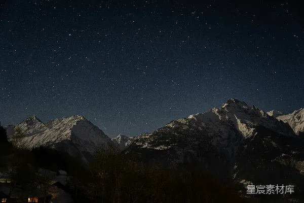 高清摄影 星空下的雪山