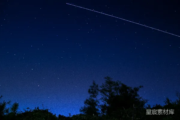 高清摄影 夜空中的流星