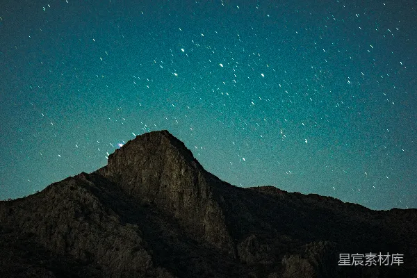 高清摄影 星光下的山峰