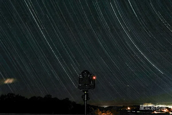 高清摄影 星轨摄影与星空下的相机