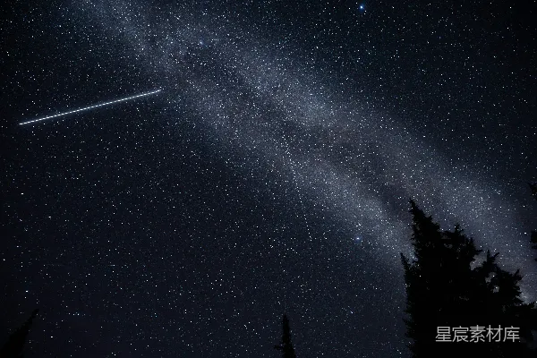 高清摄影 流星划过夜空的壮丽景色