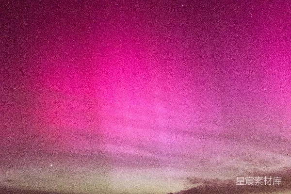 高清摄影 夜空下的梦幻极光