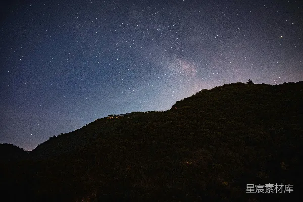 高清摄影 星河夜空下的山影