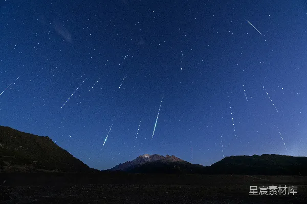 高清摄影 夜空中的流星雨
