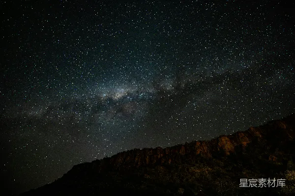 高清摄影 银河下的夜空