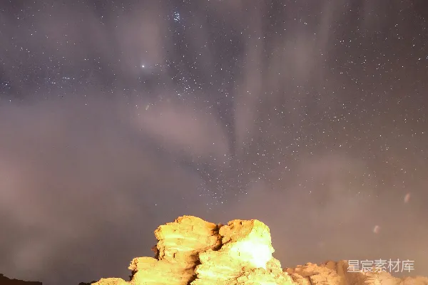 高清摄影 沙漠夜景中的星空与洞穴