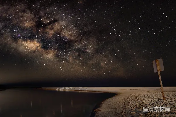 高清摄影 星河下的宁静沙滩