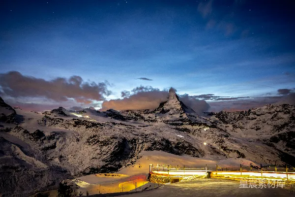 高清摄影 夜幕下的雪山