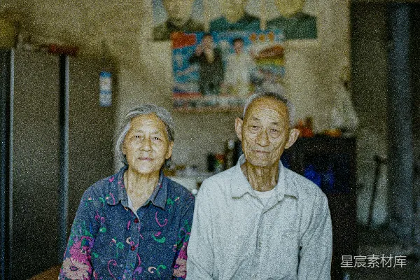 高清摄影 老夫妻的温馨时光