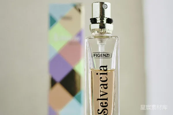 高清摄影 Figenzi Selvacia女士香水