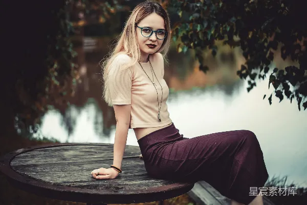 高清摄影 河边静谧的午后时光