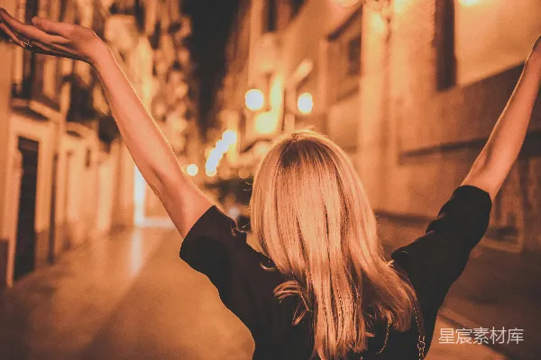 高清摄影 夜晚街头的自由之舞