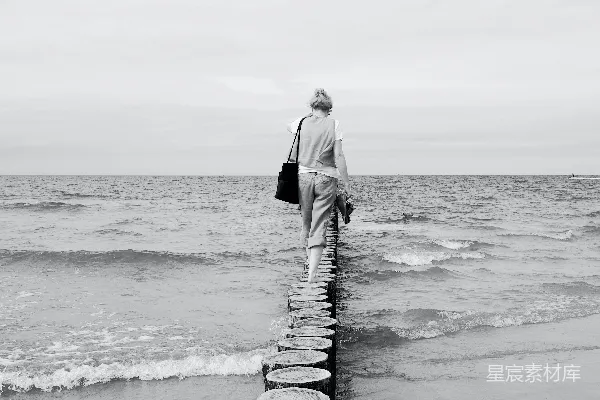 高清摄影 海边独行者