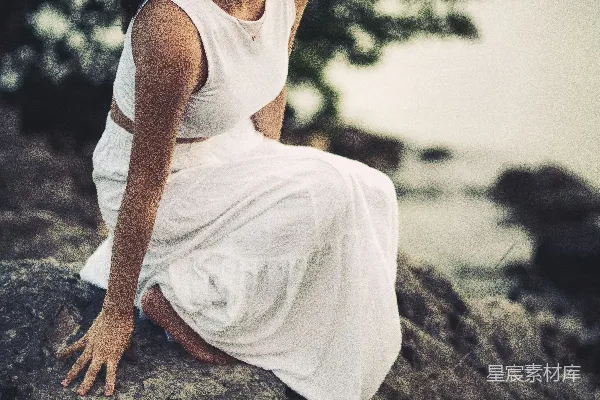高清摄影 湖边沉思的女子