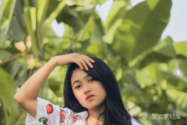 高清摄影 蕉叶下的青春