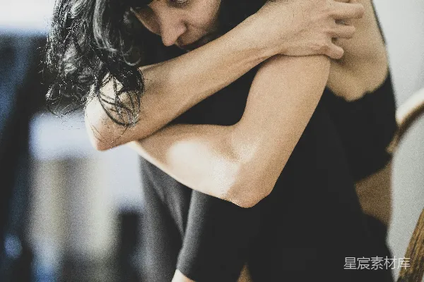 高清摄影 内心独白：孤独的拥抱