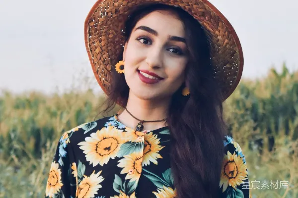 高清摄影 阳光下微笑的向日葵女孩