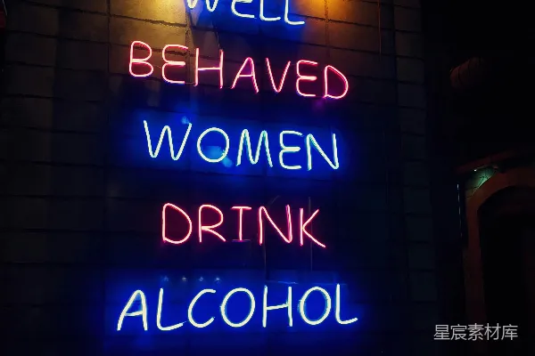 高清摄影 霓虹灯招牌：行为得体的女性喝酒