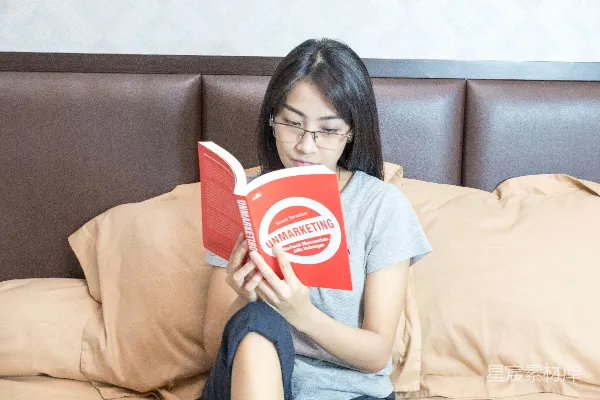 高清摄影 阅读中的静谧时光