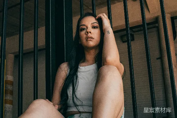 高清摄影 铁笼中的青春