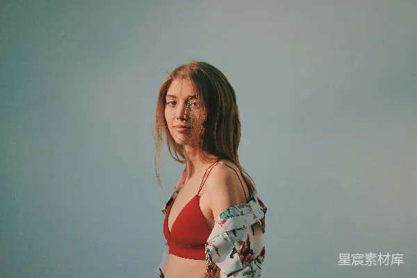 高清摄影 夏日阳光下的年轻女性