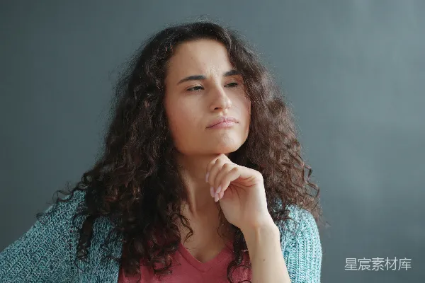 高清摄影 沉思中的年轻女性