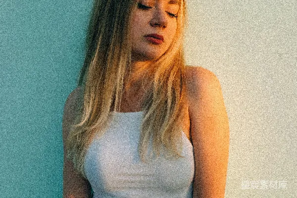 高清摄影 夕阳下的女孩