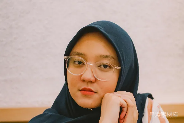 高清摄影 戴眼镜的年轻女性肖像