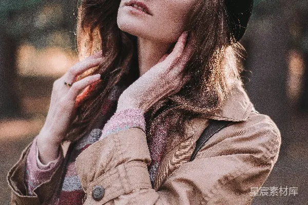 高清摄影 秋日森林中的复古女孩