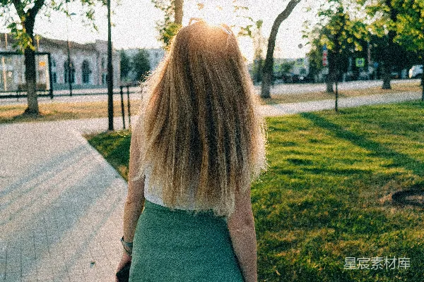 高清摄影 夕阳下的背影